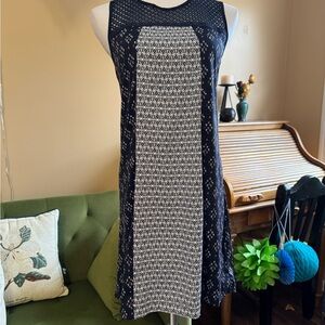 Elegant Black and White Sleeveless Dress
